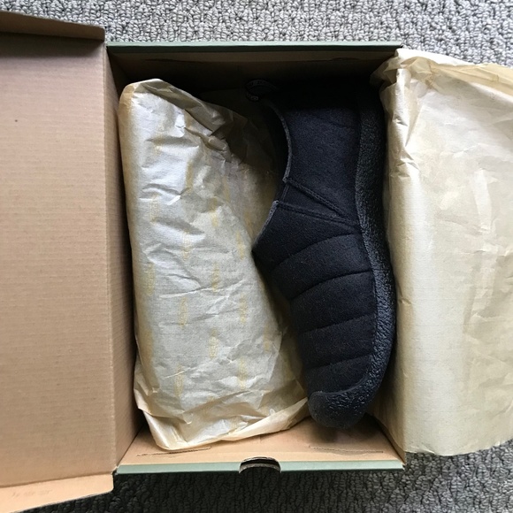 Keen Men’s Howser II Slip On Slippers In Black Felt/Black, Size 9 - Picture 10 of 11